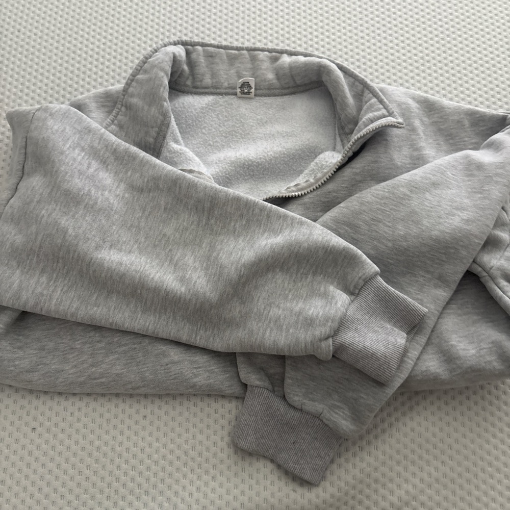 Amazon Essentials Gray Pullover And Shorts Set - image 2